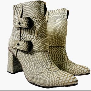 Freebird Joey Cream White Tan Snake Pattern Leather Booties Ankle Boots Sz 11